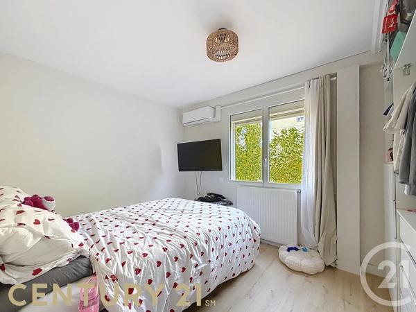 Appartement T3 à vendre  3 pièces - 69 m 2   RILLIEUX LA PAPE  - 69