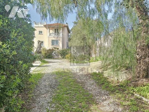 STE MAXIME -- MAISON DE MAITRE 180M²