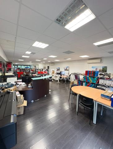 MARSEILLE 9 - LOCAL COMMERCIAL A VENDRE - 106 m²