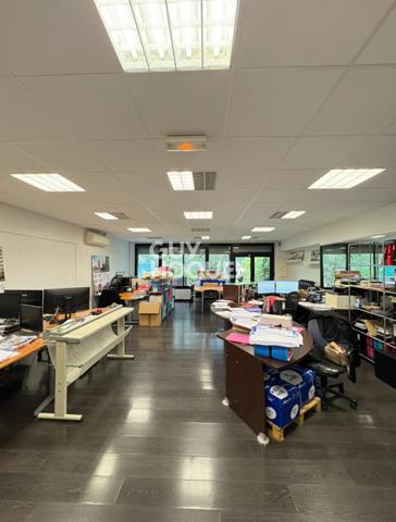 MARSEILLE 9 - LOCAL COMMERCIAL A VENDRE - 106 m²