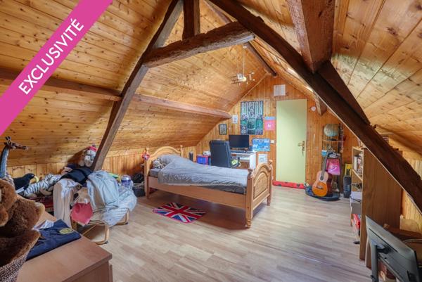 Maison de caractère avec confort de plain-pied et beau potentiel