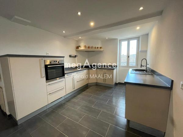 Maison à LE PLAN-DE-LA-TOUR, 83120 - 5 pièces 145m²