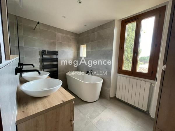 Maison à LE PLAN-DE-LA-TOUR, 83120 - 5 pièces 145m²