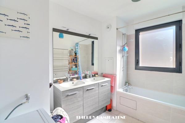 CHAMPARON -AGENT SARRE- COUP DE COEUR !! MAGNIFIQUE APPARTEMENT DE 80M2 AVEC BALCON 4 PIECES 3 CHAMBRES DANS RESIDENCE RECENTE 2020 1 PARKING EN S/SOL