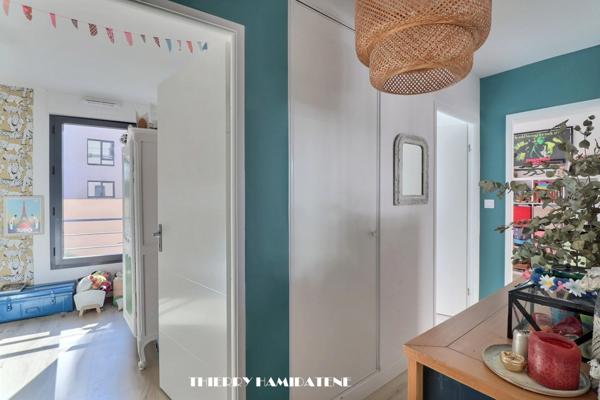 CHAMPARON -AGENT SARRE- COUP DE COEUR !! MAGNIFIQUE APPARTEMENT DE 80M2 AVEC BALCON 4 PIECES 3 CHAMBRES DANS RESIDENCE RECENTE 2020 1 PARKING EN S/SOL