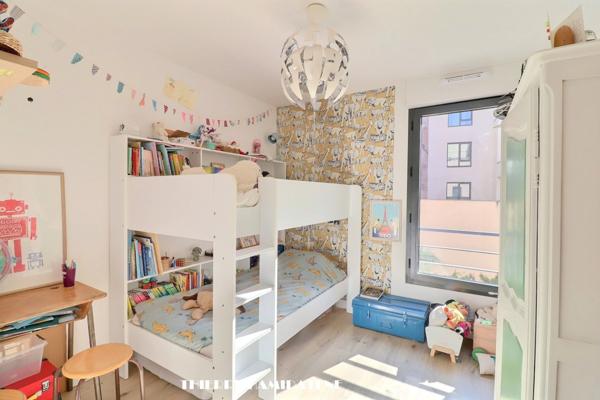 CHAMPARON -AGENT SARRE- COUP DE COEUR !! MAGNIFIQUE APPARTEMENT DE 80M2 AVEC BALCON 4 PIECES 3 CHAMBRES DANS RESIDENCE RECENTE 2020 1 PARKING EN S/SOL