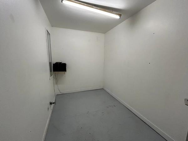 Location Local commercial 9 pièces 351 m2 à Saint-Quentin