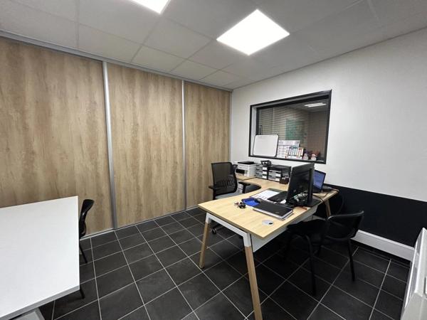 Location Local commercial 9 pièces 351 m2 à Saint-Quentin