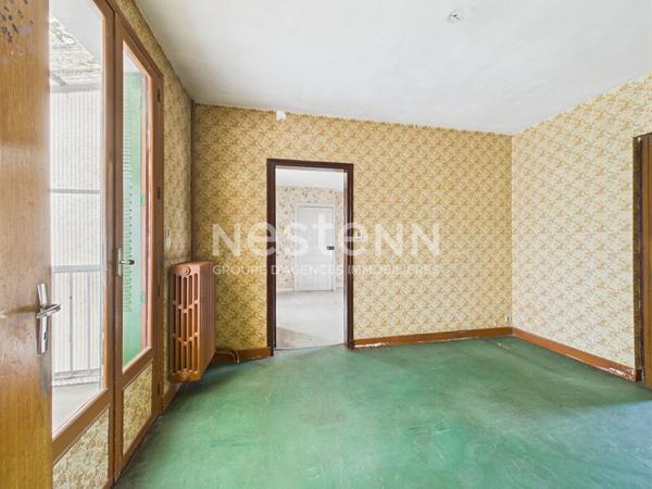 A vendre a Arpajon Sur Cere, Maison de ville 6 piece avec cave, garage et jardin, a renover