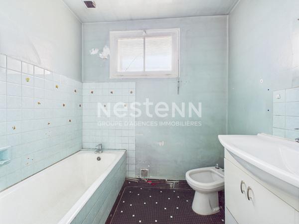 A vendre a Arpajon Sur Cere, Maison de ville 6 piece avec cave, garage et jardin, a renover