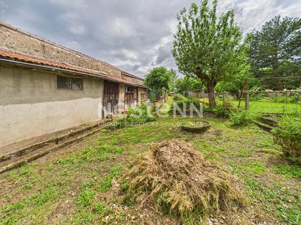 A vendre a Arpajon Sur Cere, Maison de ville 6 piece avec cave, garage et jardin, a renover