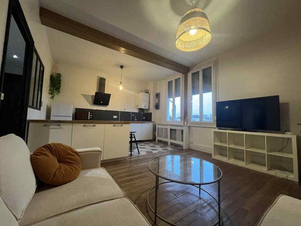 Appartement rénové à proximité du centre-ville