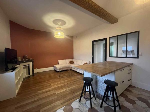 Appartement rénové à proximité du centre-ville