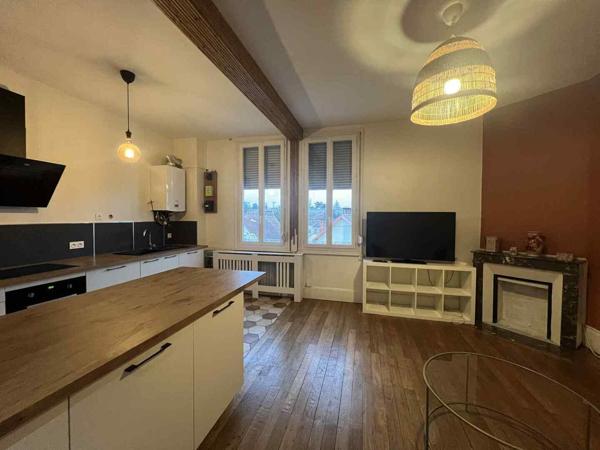 Appartement rénové à proximité du centre-ville