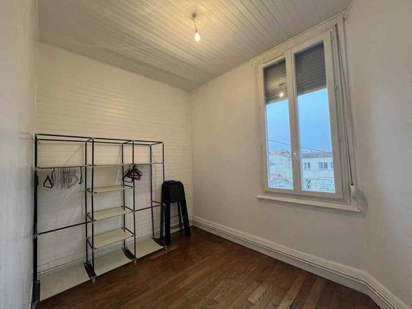 Appartement rénové à proximité du centre-ville