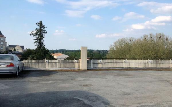 Stationnement à louer    Saintes
