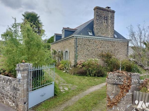 À vendre – Demeure de caractère à Cancale-Maison en pierres 4 chambres + dependances+studio+garage