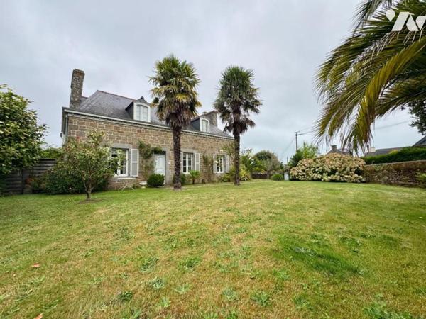 À vendre – Demeure de caractère à Cancale-Maison en pierres 4 chambres + dependances+studio+garage