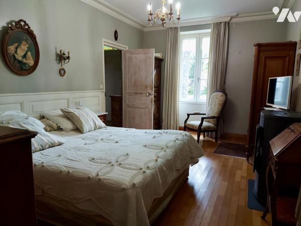 À vendre – Demeure de caractère à Cancale-Maison en pierres 4 chambres + dependances+studio+garage