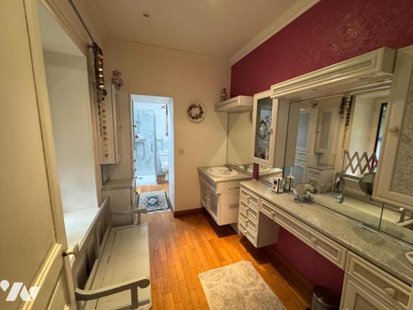 À vendre – Demeure de caractère à Cancale-Maison en pierres 4 chambres + dependances+studio+garage