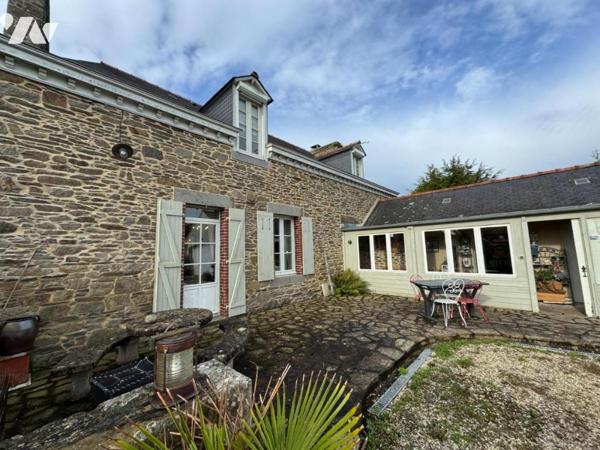 À vendre – Demeure de caractère à Cancale-Maison en pierres 4 chambres + dependances+studio+garage