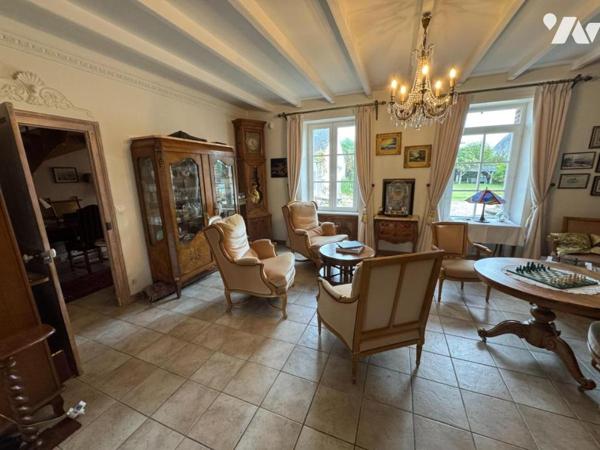 À vendre – Demeure de caractère à Cancale-Maison en pierres 4 chambres + dependances+studio+garage