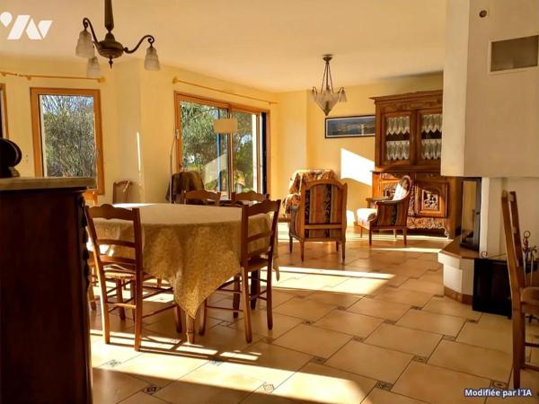 Bourg maison 4 chambres + 1 bureau + grenier aménageable- garage sur terrain de 937m²