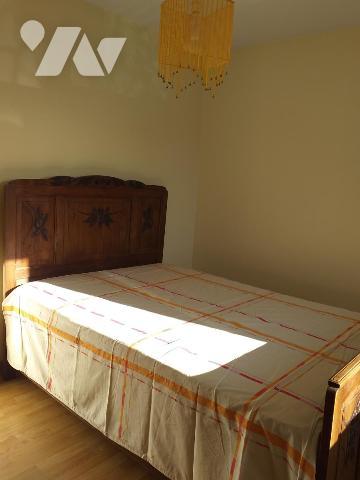 Bourg maison 4 chambres + 1 bureau + grenier aménageable- garage sur terrain de 937m²