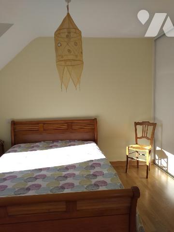 Bourg maison 4 chambres + 1 bureau + grenier aménageable- garage sur terrain de 937m²