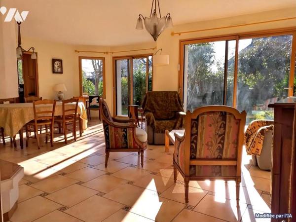 Bourg maison 4 chambres + 1 bureau + grenier aménageable- garage sur terrain de 937m²