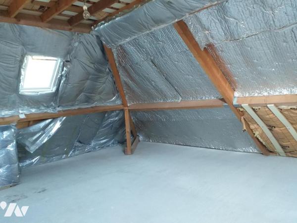 Bourg maison 4 chambres + 1 bureau + grenier aménageable- garage sur terrain de 937m²