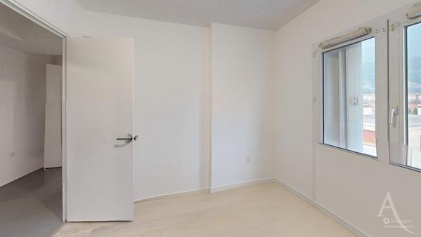 Appartement 4 pièces 70 m² Sur la commune de ECHIROLLES proche cours Jean Jaurès.