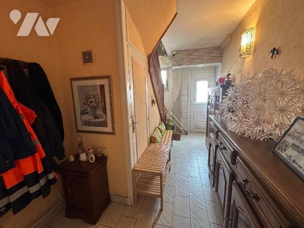 Maison semi-individuelle à vendre à Petite-Synthe, construite en 1955, avec façade en brique et...