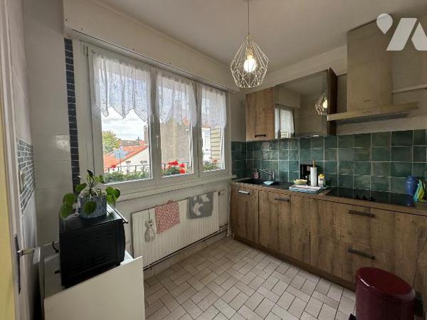 Maison semi-individuelle à vendre à Petite-Synthe, construite en 1955, avec façade en brique et...