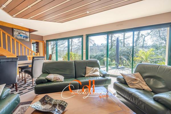 Belle maison d'architecte dans un cadre boisé à Landivisiau