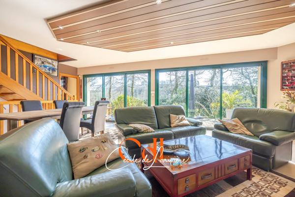 Belle maison d'architecte dans un cadre boisé à Landivisiau