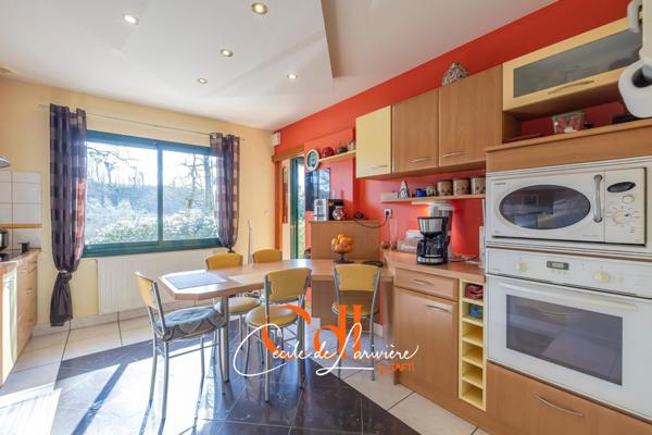 Belle maison d'architecte dans un cadre boisé à Landivisiau