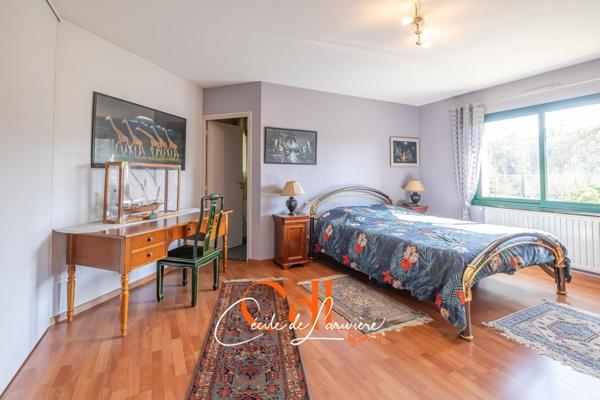 Belle maison d'architecte dans un cadre boisé à Landivisiau