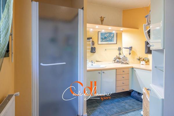 Belle maison d'architecte dans un cadre boisé à Landivisiau