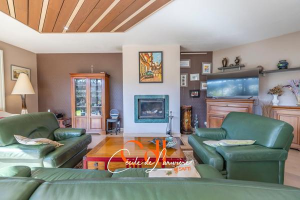 Belle maison d'architecte dans un cadre boisé à Landivisiau