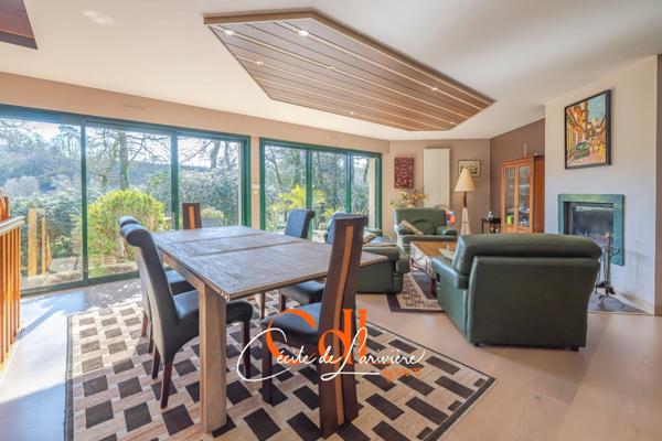 Belle maison d'architecte dans un cadre boisé à Landivisiau