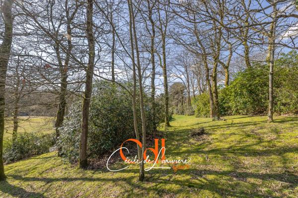 Belle maison d'architecte dans un cadre boisé à Landivisiau