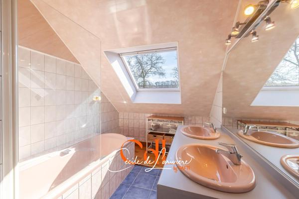 Belle maison d'architecte dans un cadre boisé à Landivisiau