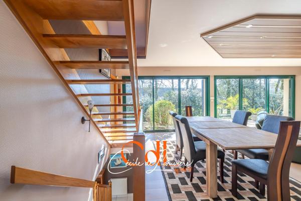 Belle maison d'architecte dans un cadre boisé à Landivisiau