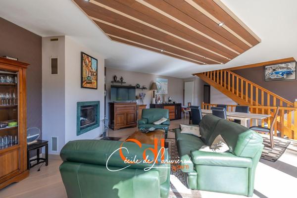 Belle maison d'architecte dans un cadre boisé à Landivisiau