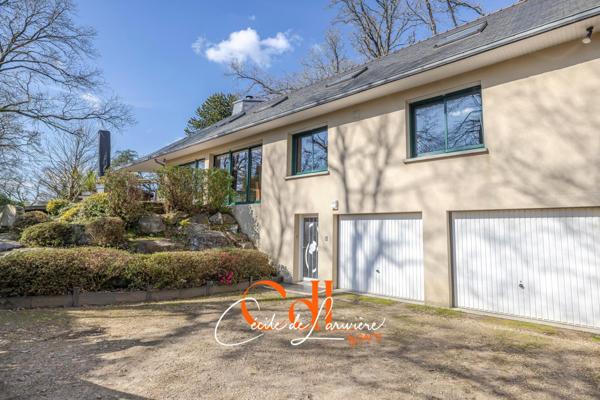 Belle maison d'architecte dans un cadre boisé à Landivisiau