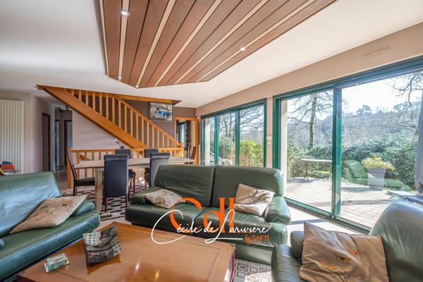 Belle maison d'architecte dans un cadre boisé à Landivisiau