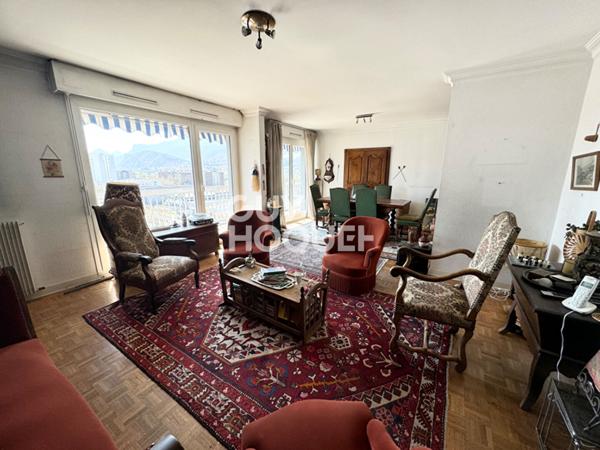 Appartement T5 de 108.59m² au 10ème étage