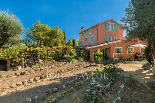 Bastide intemporelle du XVIIIe siècle avec jardin méditerranéen – Grasse, Saint-Jean