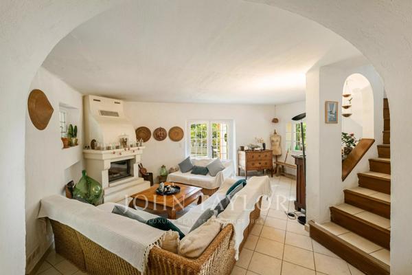 Bastide intemporelle du XVIIIe siècle avec jardin méditerranéen – Grasse, Saint-Jean